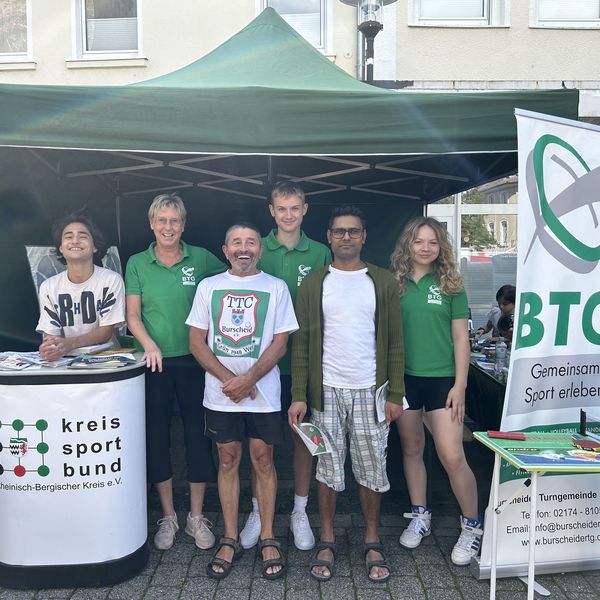 Das Team der Burscheider Turngemeinde und des TTC Burscheid am Stand