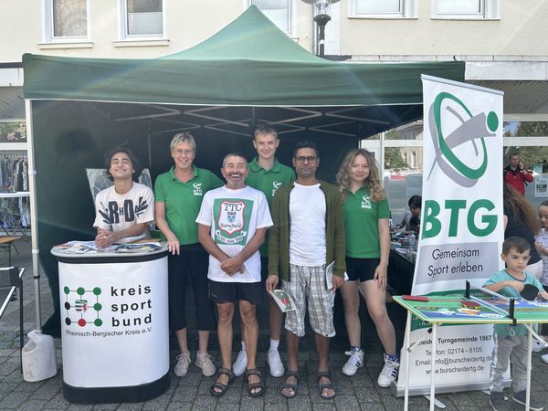 Das Team der Burscheider Turngemeinde und des TTC Burscheid am Stand