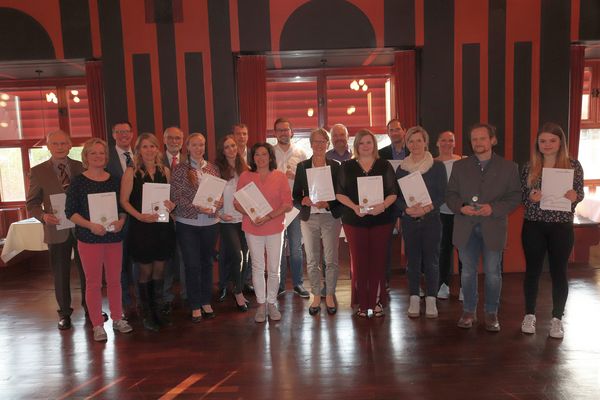 Für ihren unermüdlichen Einsatz in der Nachwuchsförderung wurden 18 Jugendbetreuerinnen und Jugendbetreuer ausgezeichnet (Foto: RBK/Katharina Krause)