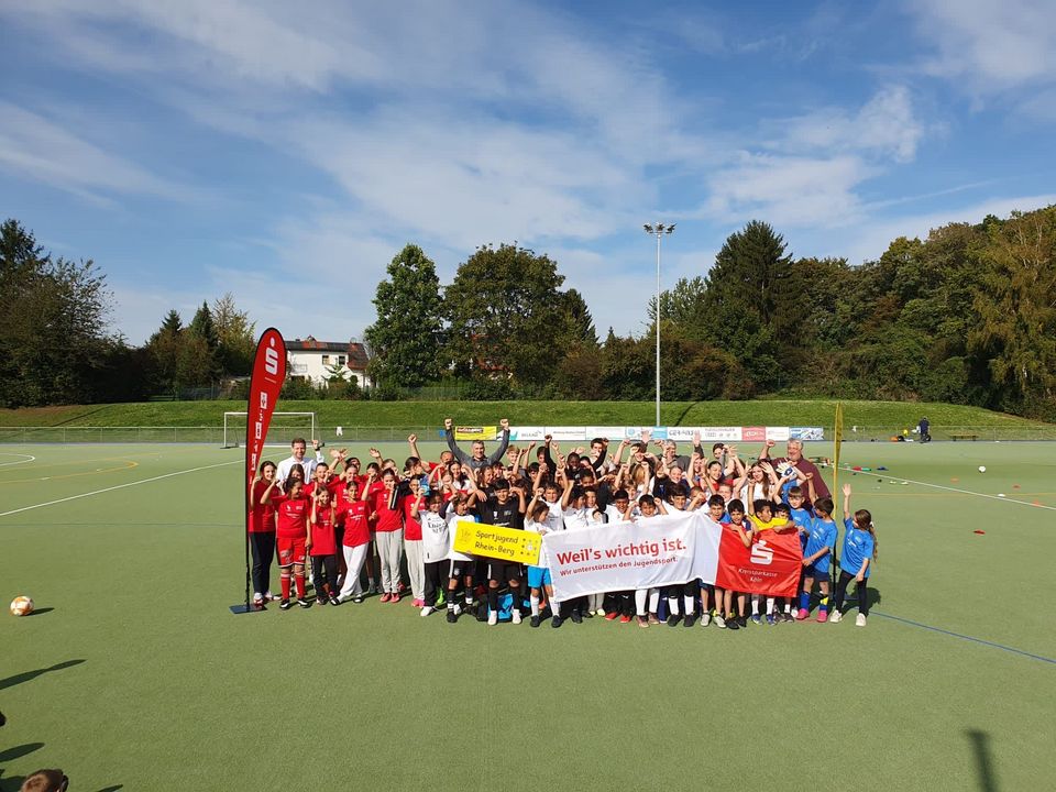 Fußball- Tröte / Trompete und Trommel, Sport / Stadion in  Nordrhein-Westfalen - Pulheim